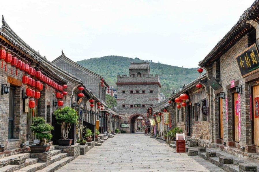 黄色露脐T恤搭牛仔短裤，清新淡雅又利落，你爱了吗？游戏画面